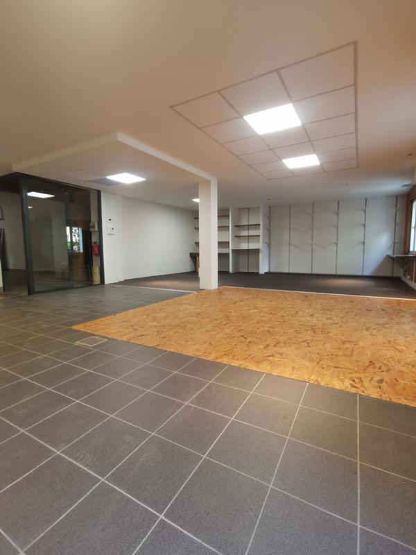 Local commercial - 200 m² - 2 pièces