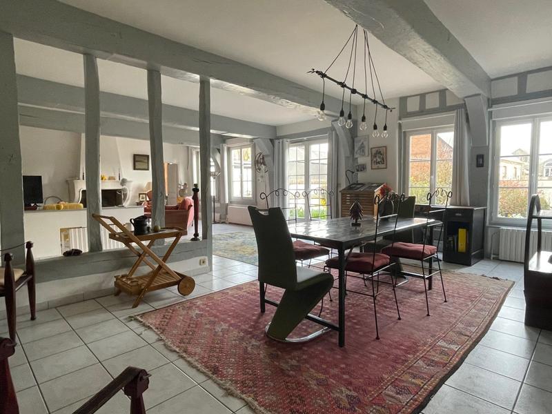 Maison - 241 m² - 8 pièces