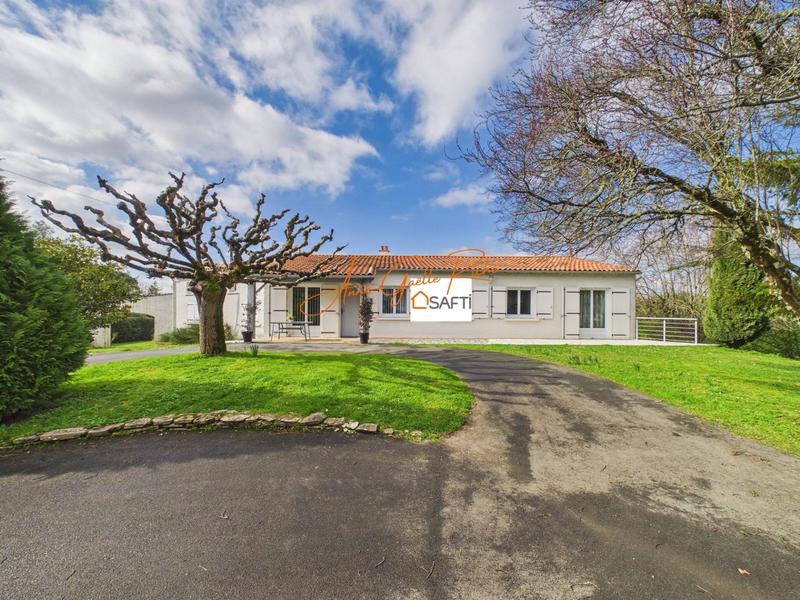 Maison - 312 m² - 10 pièces