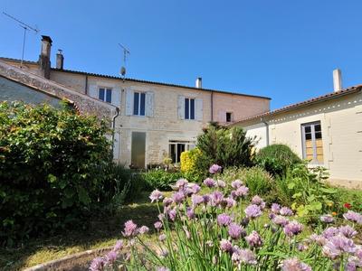 Maison de village - 315 m² - 7 pièces