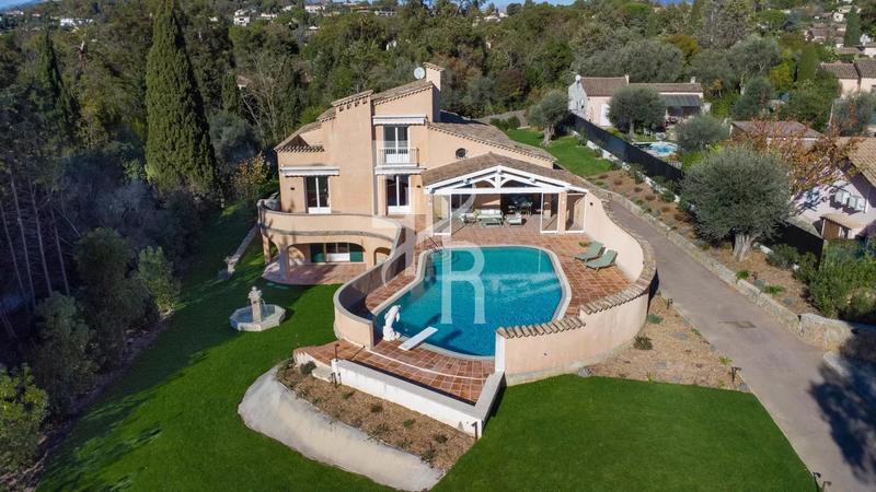 Villa - 416 m² - 6 pièces