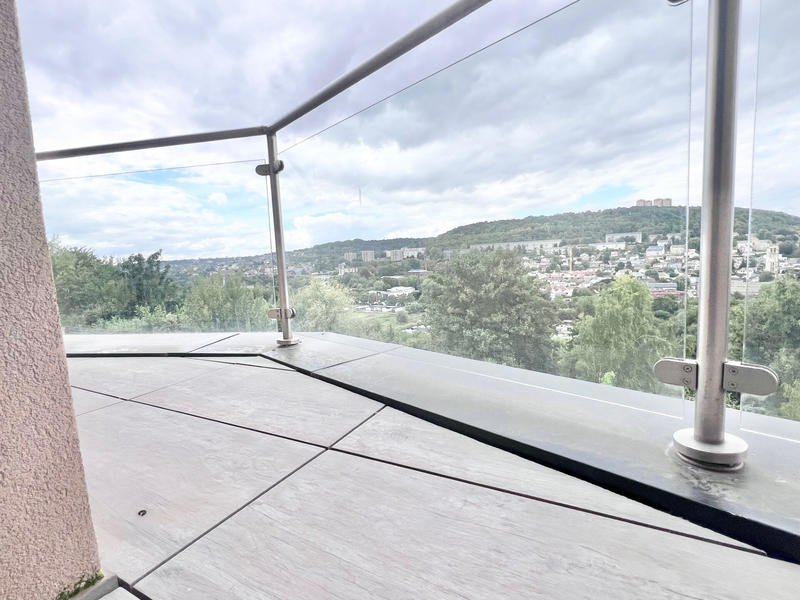 Propriété - 190 m² - 6 pièces