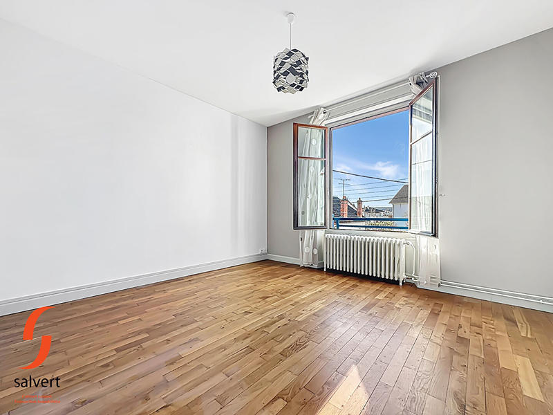 Maison - 220 m² - 10 pièces