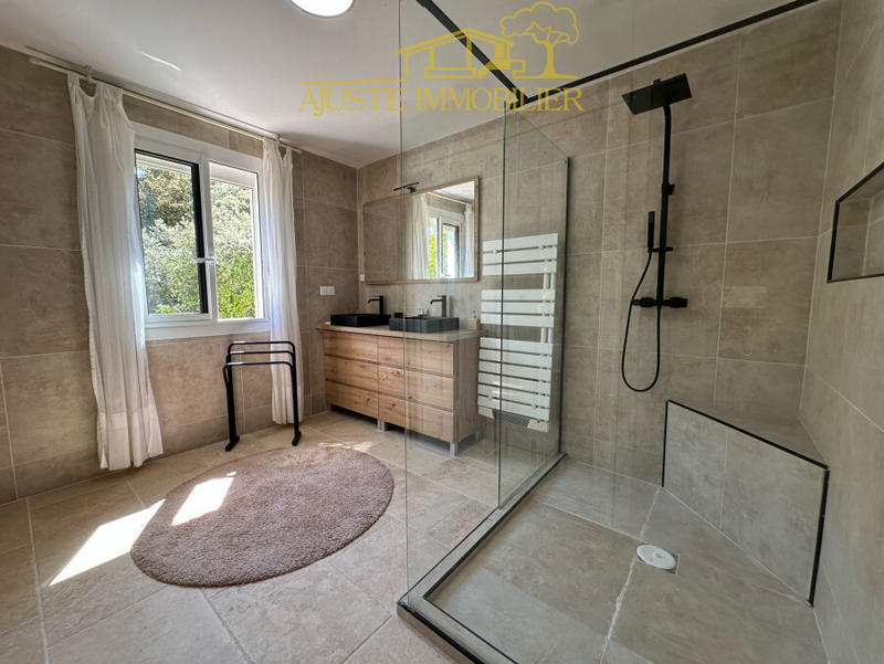 Maison - 210 m² - 7 pièces