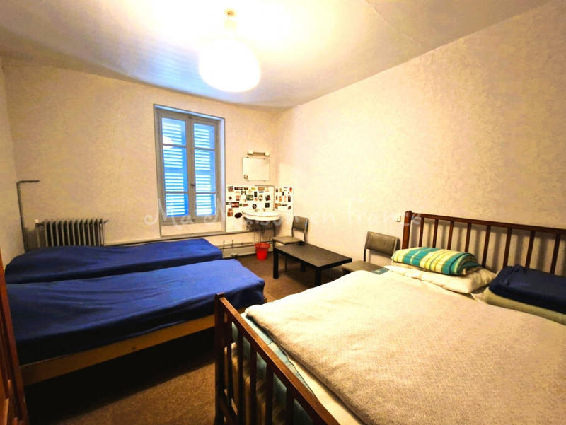 Maison - 250 m² - 12 pièces