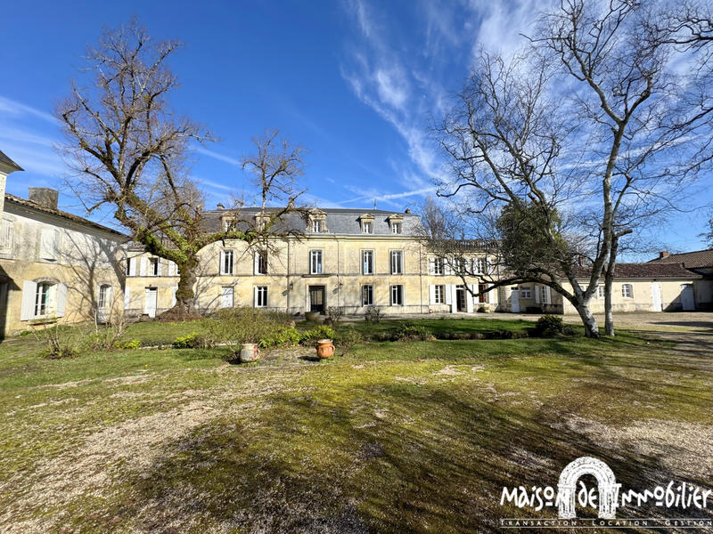 Maison - 527 m² - 12 pièces