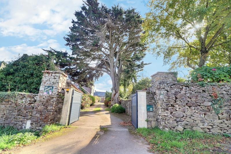 Maison - 260 m² - 7 pièces