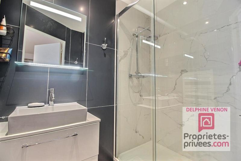 Maison - 240 m² - 6 pièces