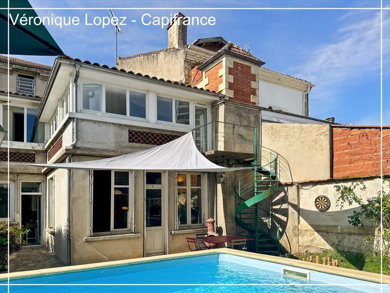 Maison - 252 m² - 10 pièces