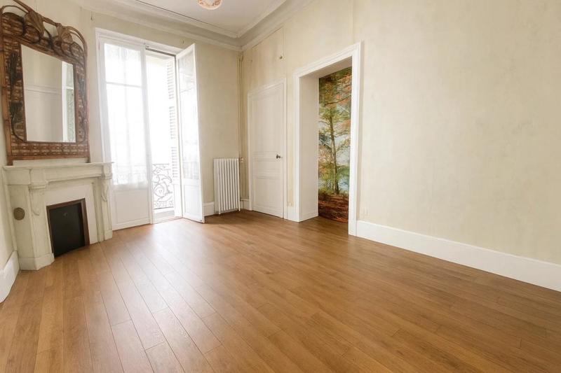 Maison - 215 m² - 11 pièces