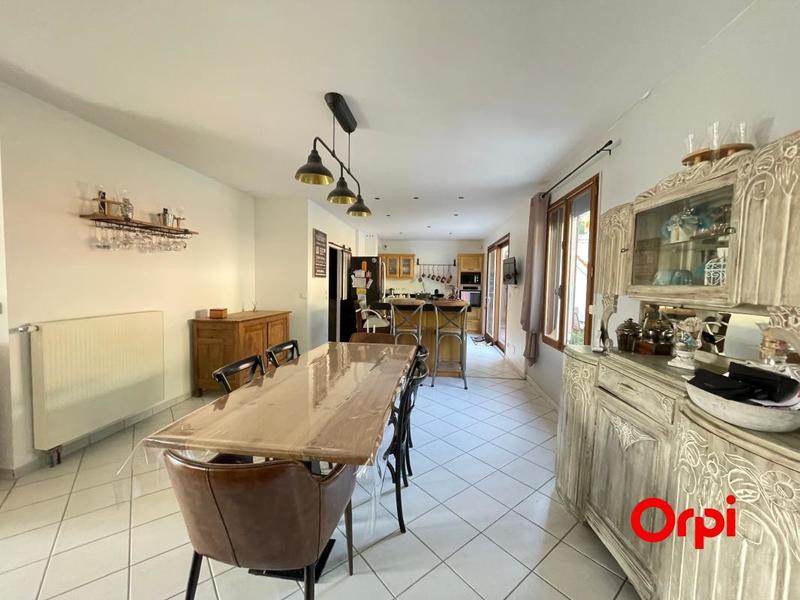 Maison - 215 m² - 8 pièces