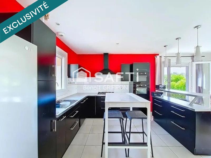 Maison - 137 m² - 8 pièces