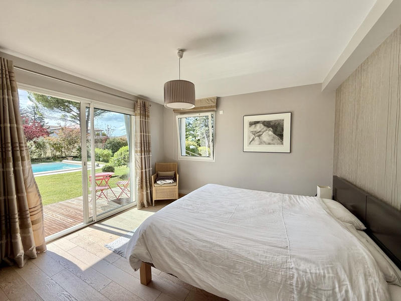 Maison - 274 m² - 10 pièces