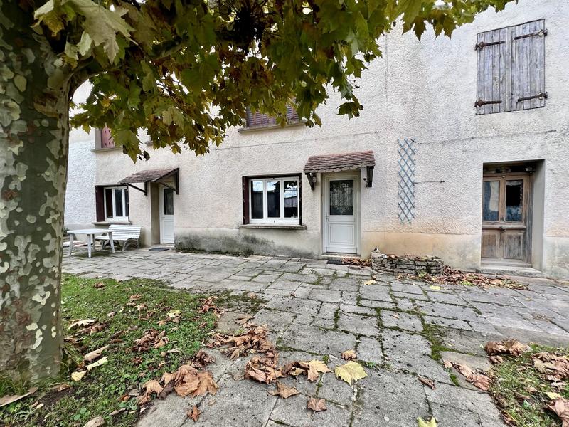 Maison - 449 m² - 6 pièces