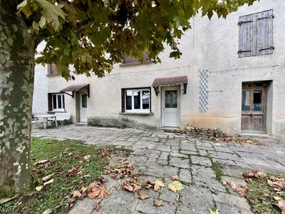 Maison - 449 m² - 6 pièces