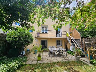 Maison - 202 m² - 8 pièces