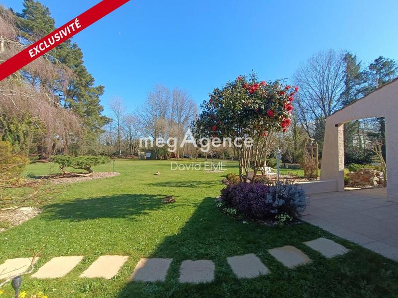 Maison traditionnelle - 212 m² - 8 pièces