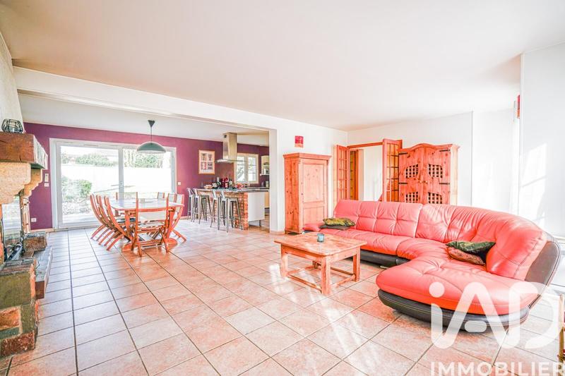 Maison - 240 m² - 10 pièces