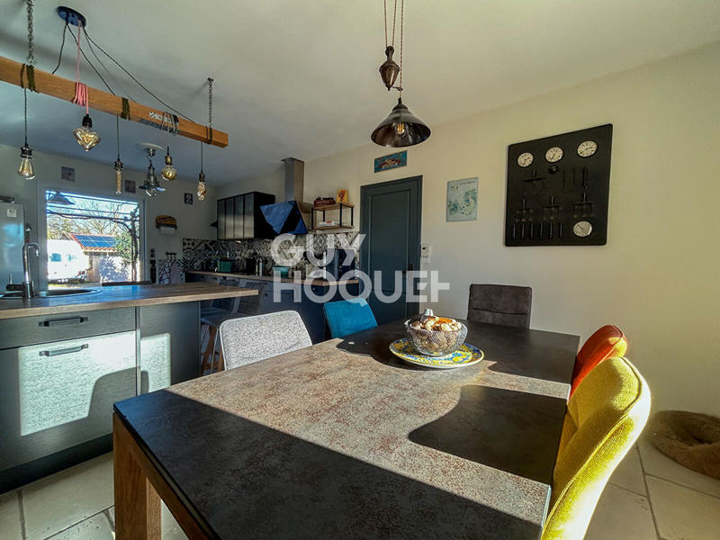 Maison - 250 m² - 10 pièces