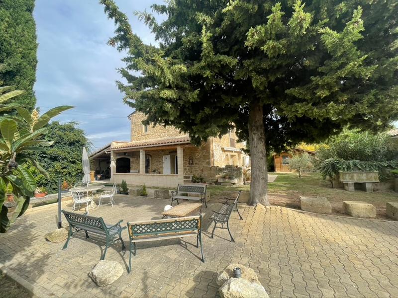 Maison - 218 m² - 8 pièces