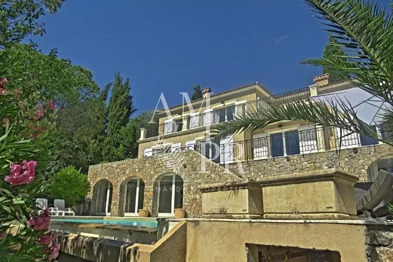 Villa - 300 m² - 7 pièces