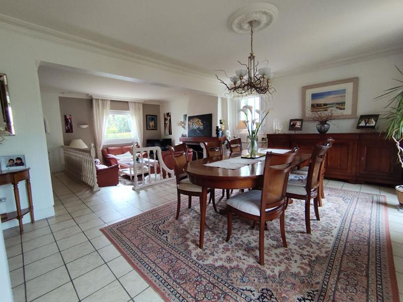 Maison - 175 m² - 9 pièces