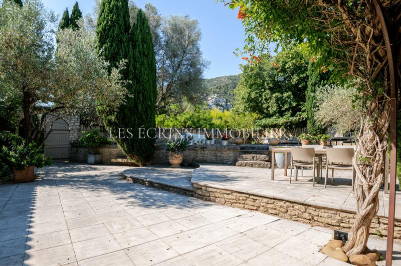 Maison - 600 m² - 8 pièces