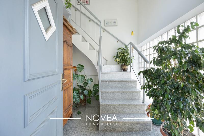 Maison - 270 m² - 5 pièces