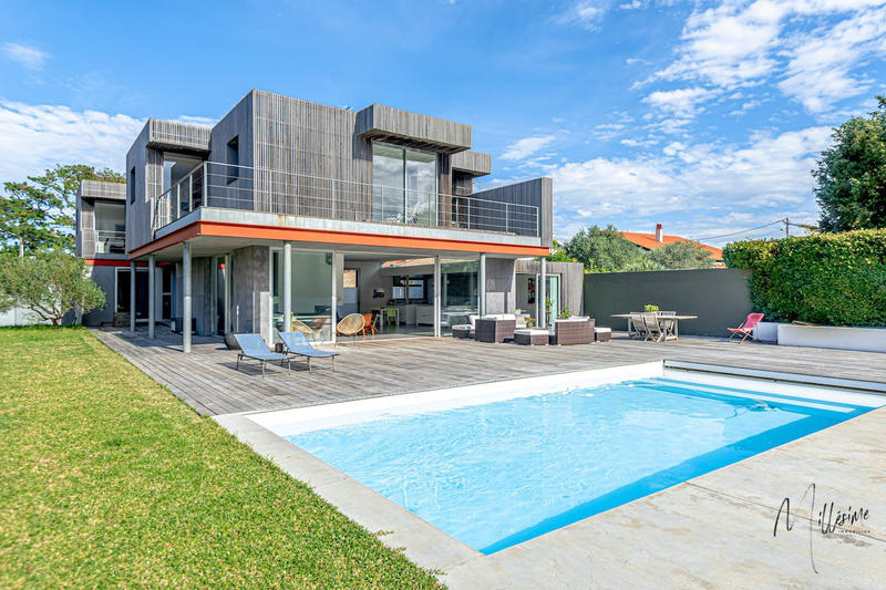 Maison - 290 m² - 6 pièces