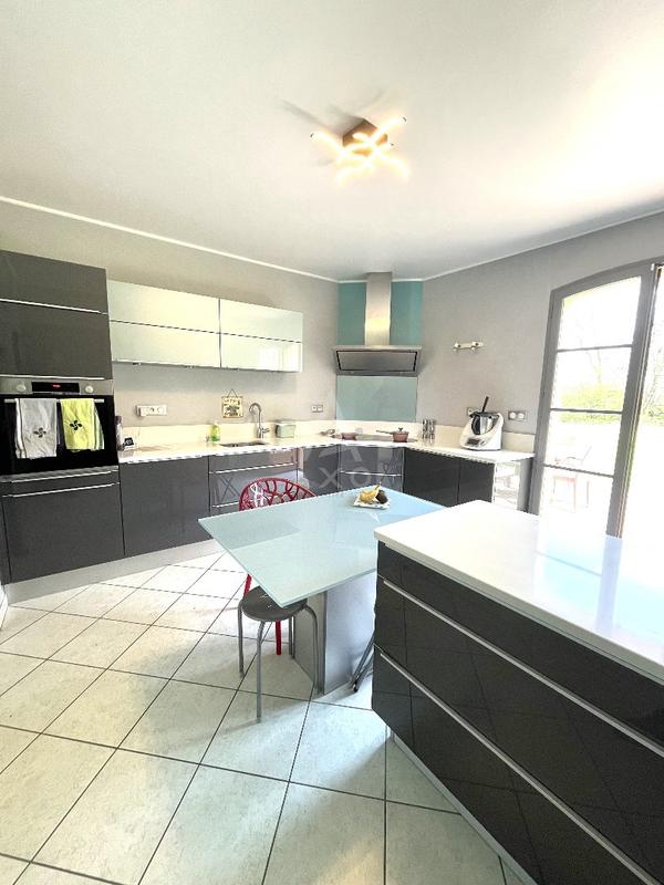 Maison - 215 m² - 6 pièces