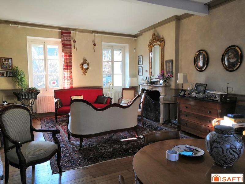 Maison - 247 m² - 10 pièces