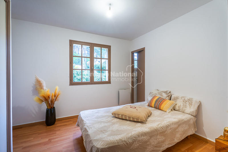 Maison - 241 m² - 6 pièces