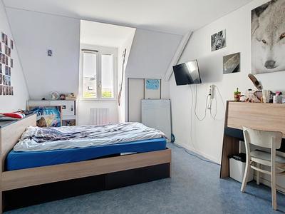 Maison - 200 m² - 7 pièces