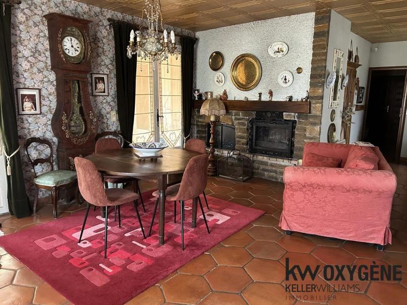 Maison traditionnelle - 236 m² - 8 pièces