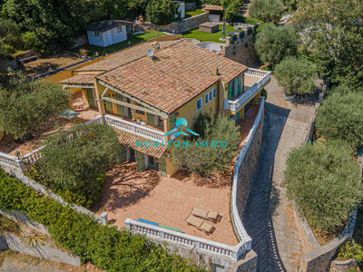 Maison traditionnelle - 161 m² - 5 pièces