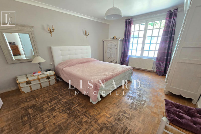 Maison - 240 m² - 6 pièces