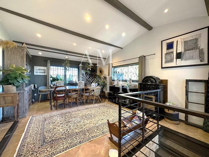 Villa - 210 m² - 7 pièces