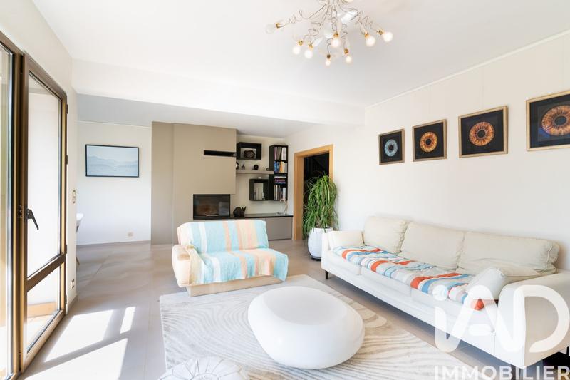 Maison - 234 m² - 9 pièces