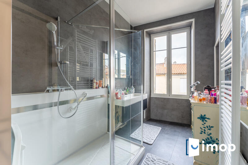 Maison - 397 m² - 10 pièces