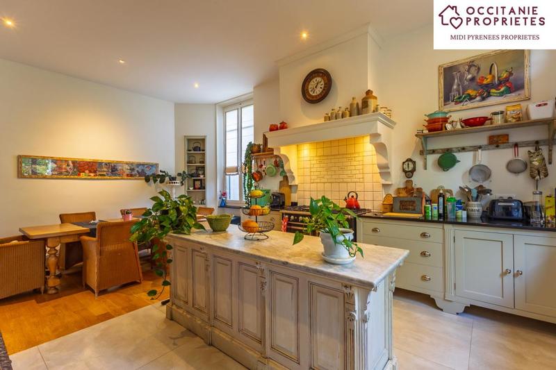 Maison de maîtres - 250 m² - 10 pièces