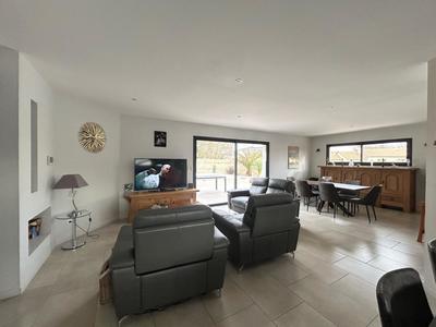 Propriété - 122 m² - 5 pièces