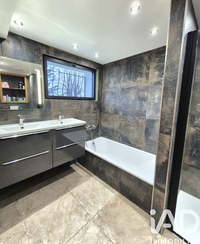 Maison - 192 m² - 5 pièces