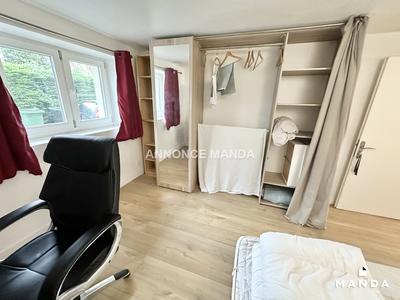 Chambre - 12 m² - 10 pièces