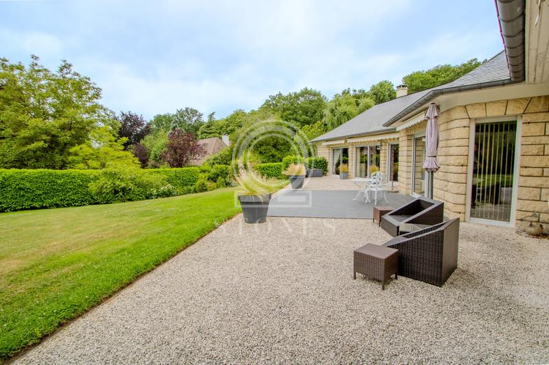 Maison contemporaine - 212 m² - 6 pièces