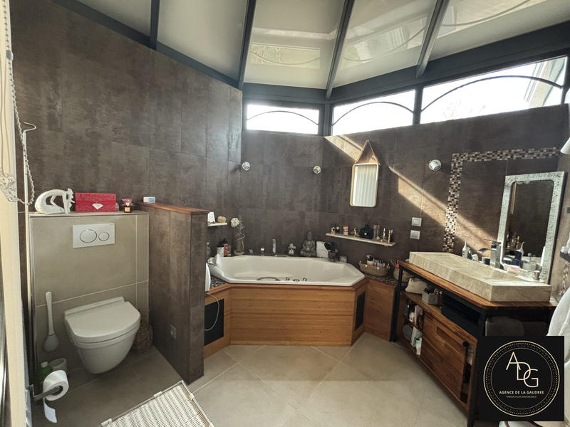 Maison - 210 m² - 6 pièces