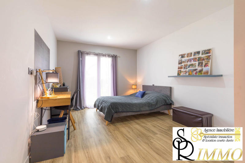 Maison - 201 m² - 7 pièces