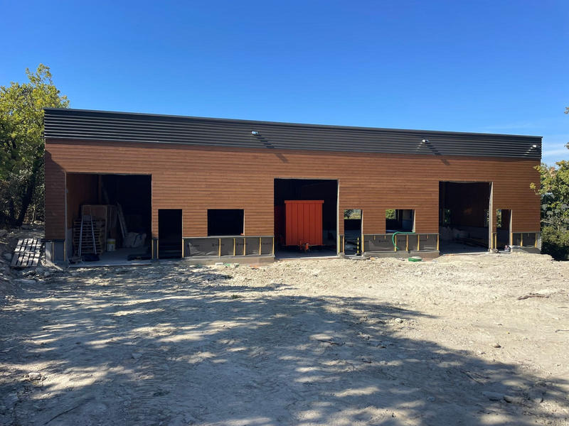 Maison - 550 m² - 4 pièces