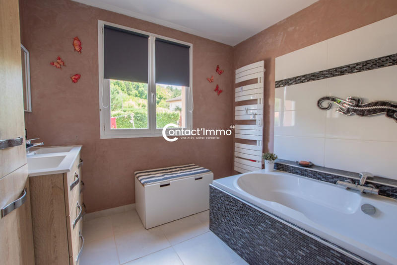 Maison - 202 m² - 9 pièces