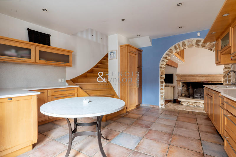 Maison - 270 m² - 10 pièces