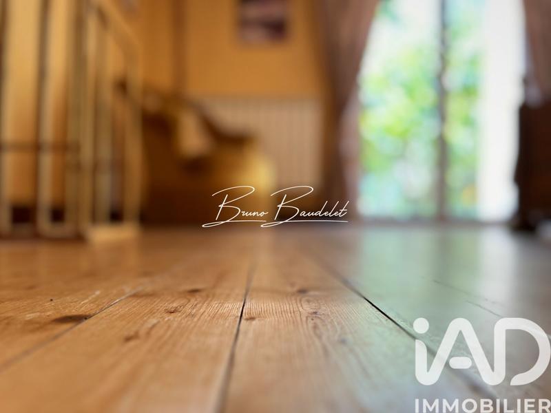 Maison - 239 m² - 8 pièces